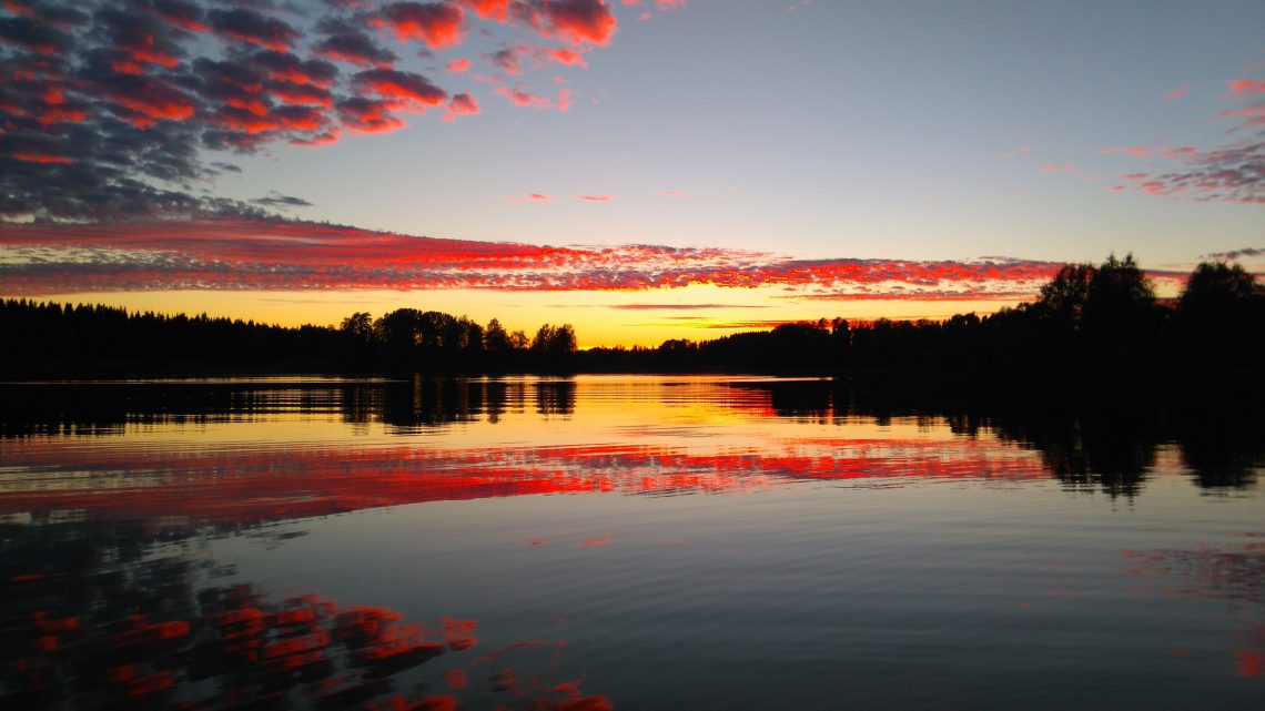 Auringonlasku Jämijärvellä.