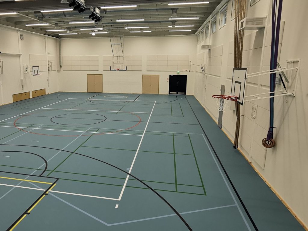 Pääskyn liikuntasalia.