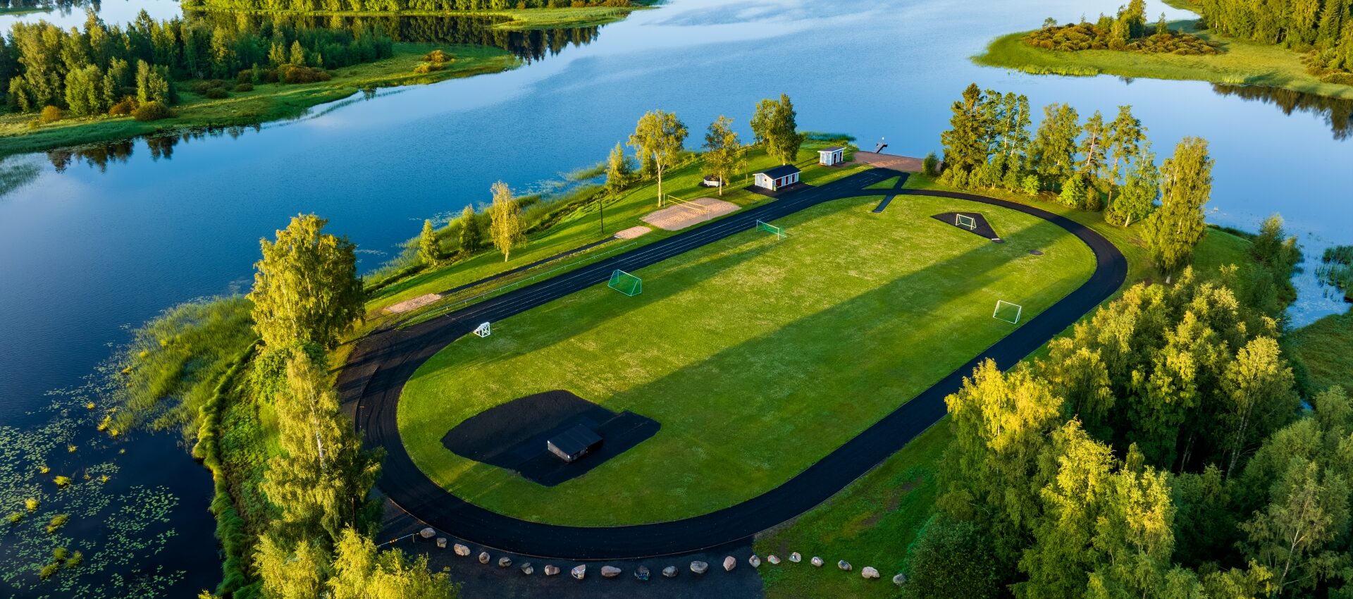 Ilmakuvassa Jämijärven urheilukenttä.