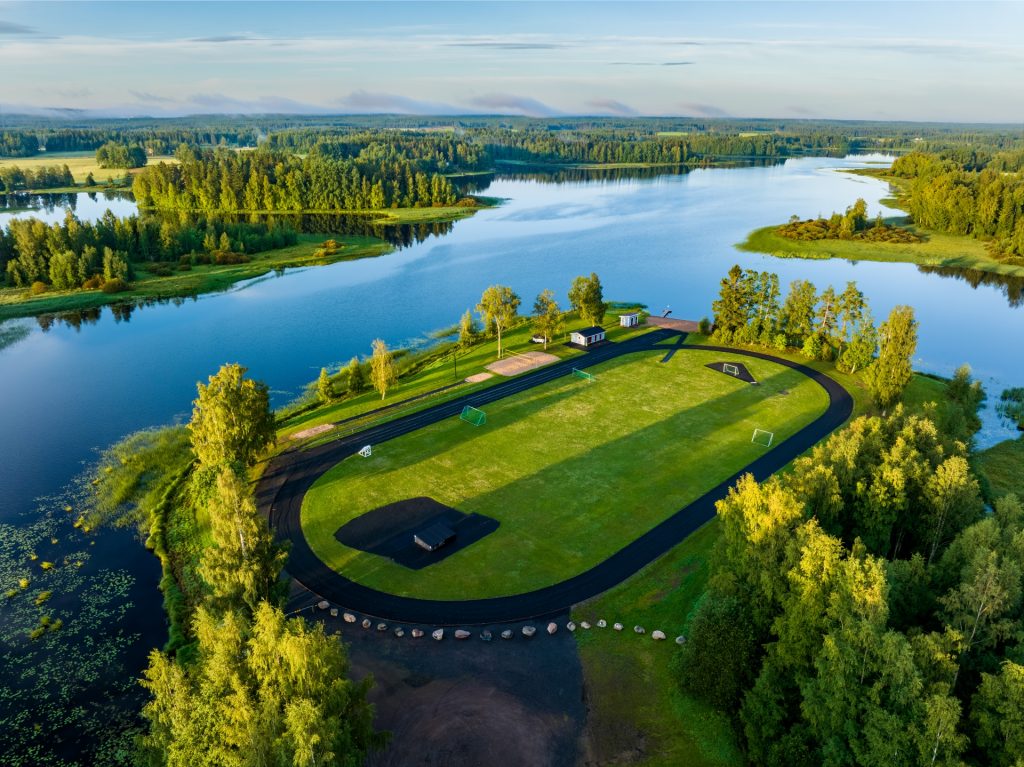 Ilmakuvassa Jämijärven urheilukenttä.