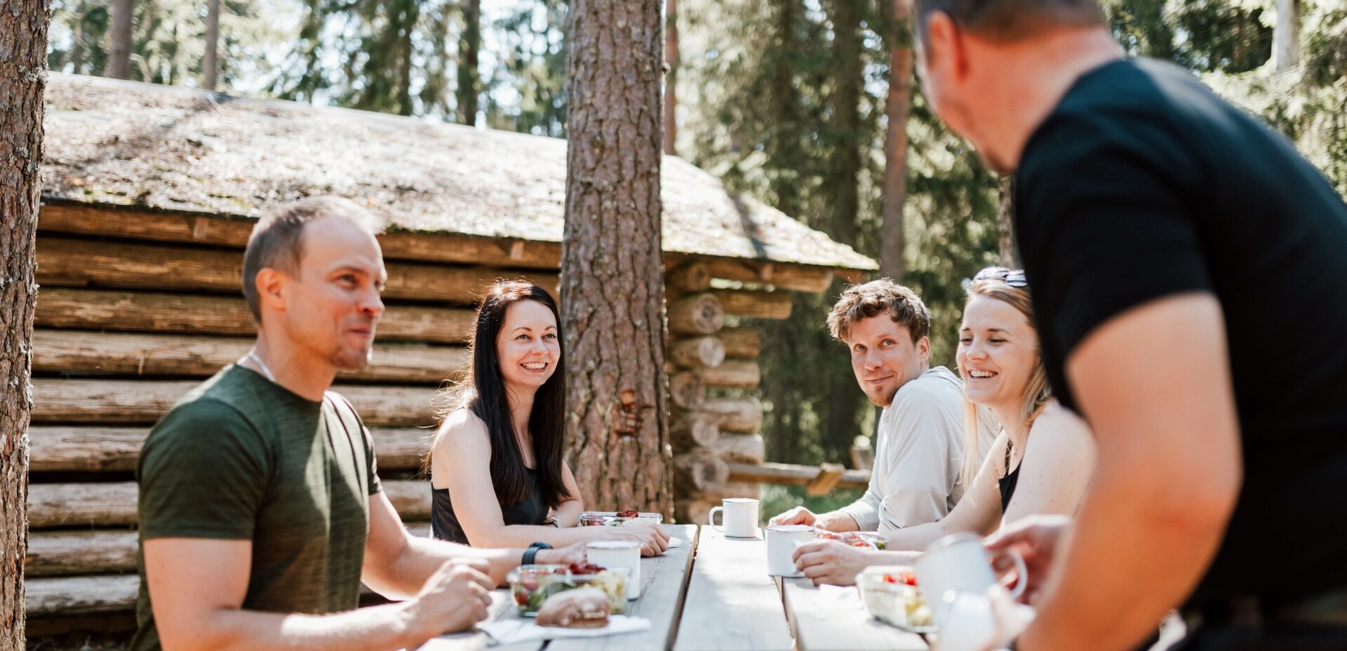 The group is having a snack break at Niinikoda.
